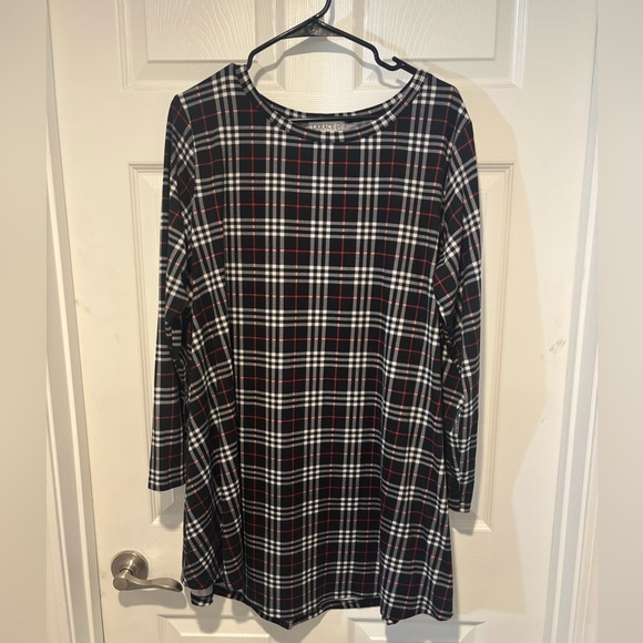 Plus Size Plaid Long Sleeve Tunic Top - Picture 2 of 6